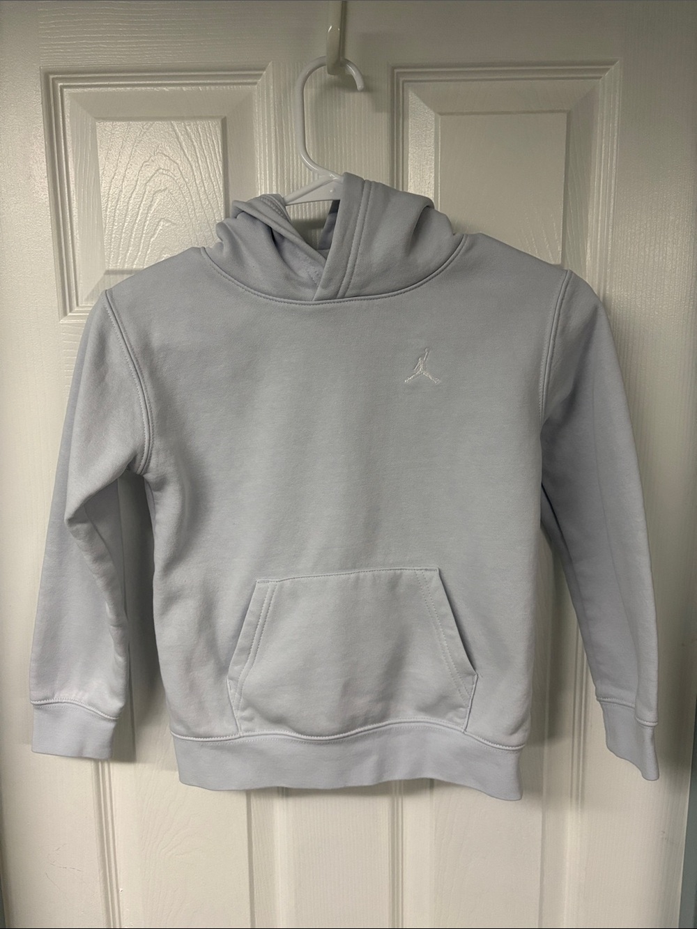 Jordan Boys Light Gray-Blue Hoodie size 7/8 - LG